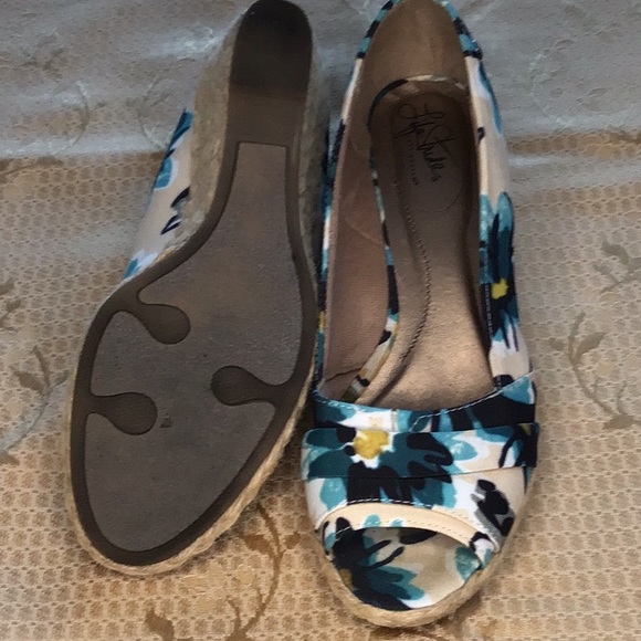 Lifestride Blue Floral Wedge Shoe Size 9 - Picture 4 of 6